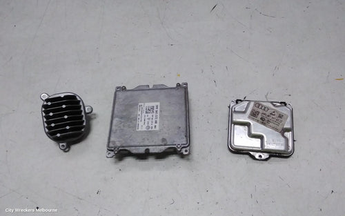 AUDI A4 RIGHT HEADLAMP, B9 8W, W/ LED, NON ADAPTATIVE TYPE, 10/2015 - 11/2020 - Image 1