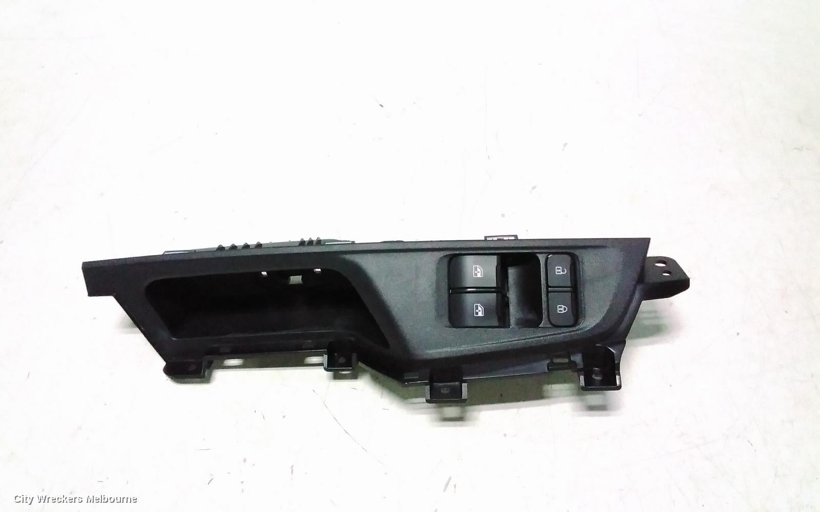 LDV DELIVER 9 PWR DR WIND SWITCH, RH FRONT (MASTER SWITCH), 07/2020 ONWARDS - Image 1