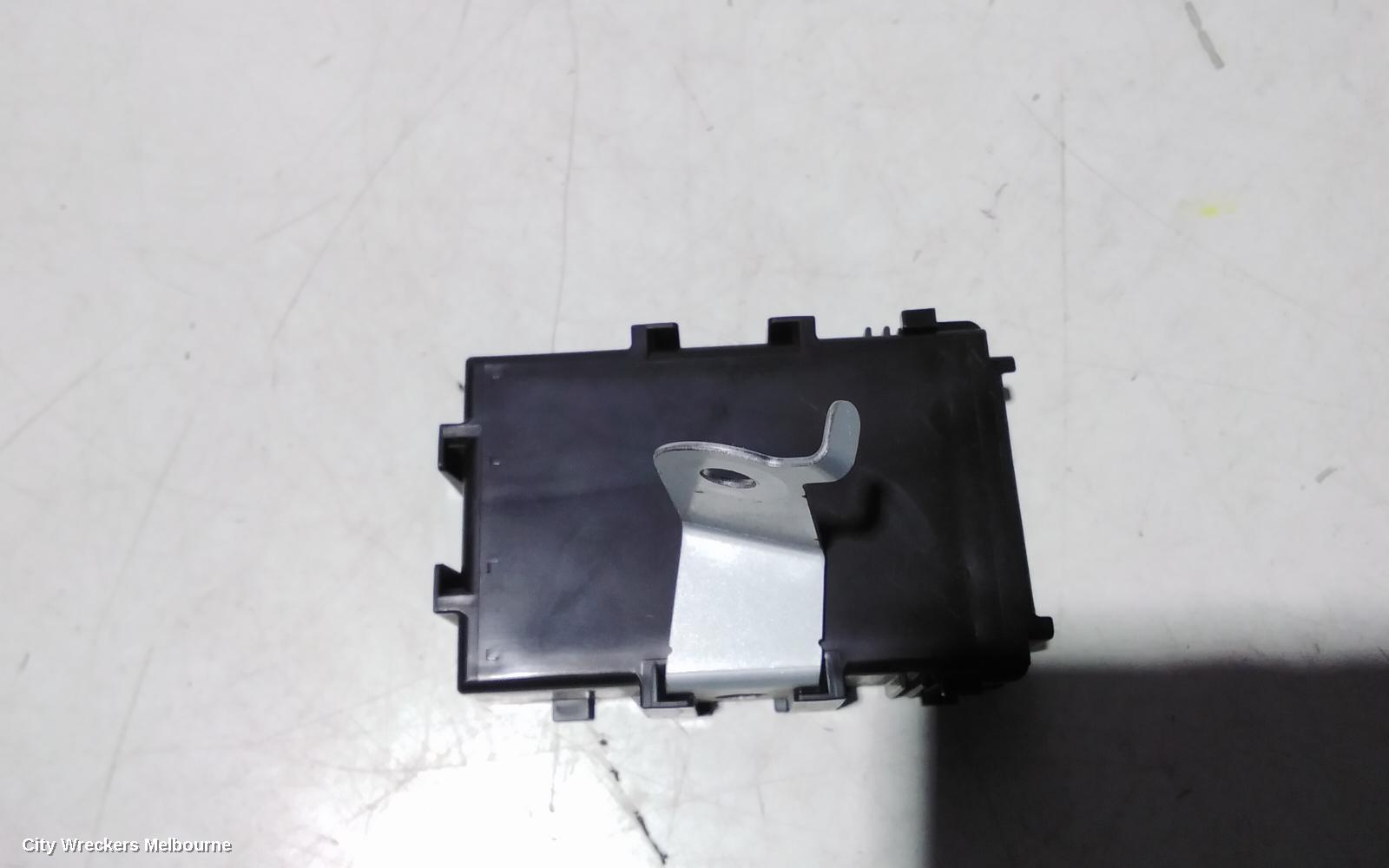 TOYOTA HIACE, 300 SERIES, 02/2019 ONWARDS, 89100 26010 ~ AIR INJECTOR CONTROL MODULE : 91733 - Image 2