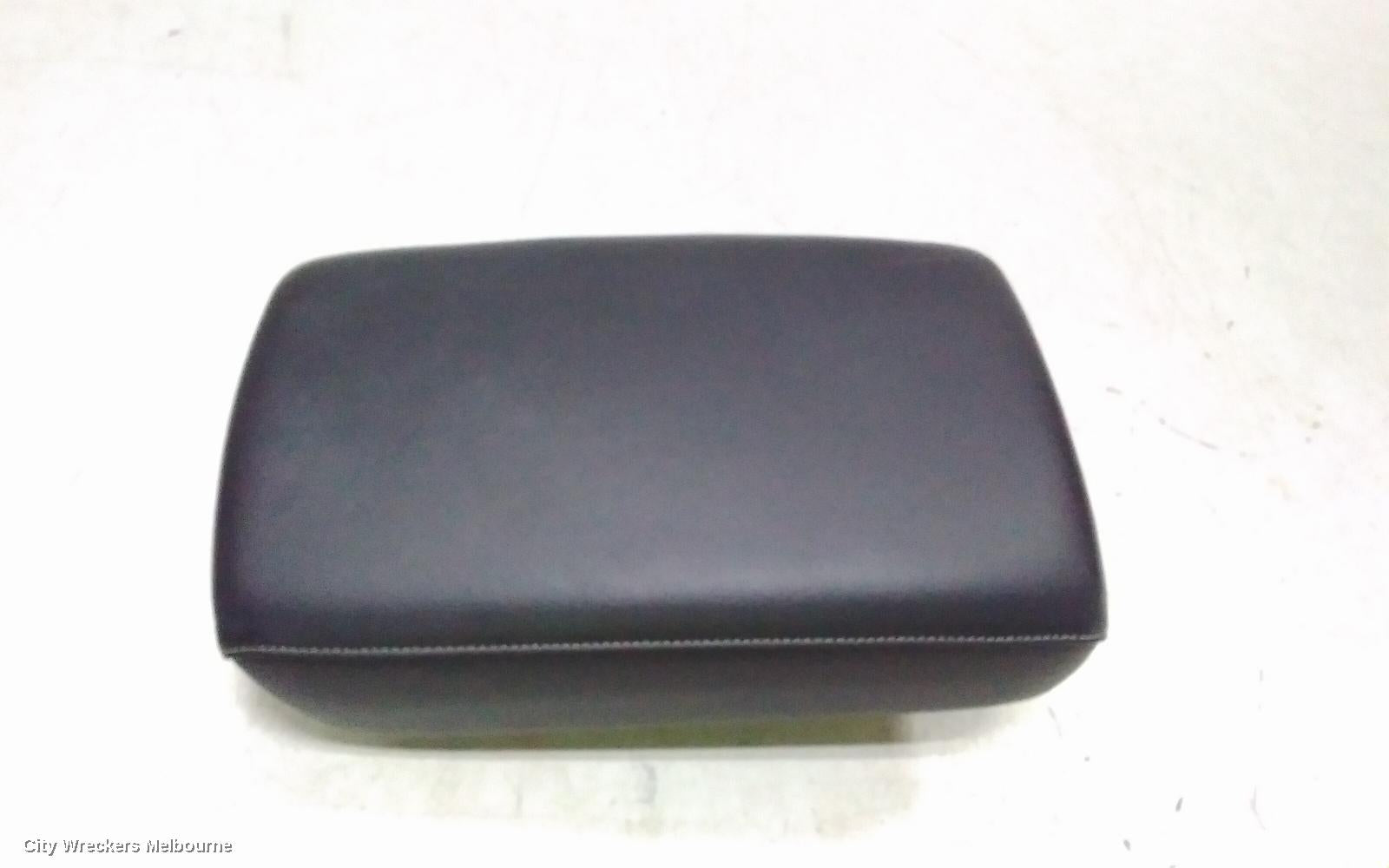 MITSUBISHI OUTLANDER CONSOLE, ZM, CENTRE CONSOLE, NON PHEV TYPE, BLACK EDITION/SPORT, 08/2021 ONWARDS - Image 3