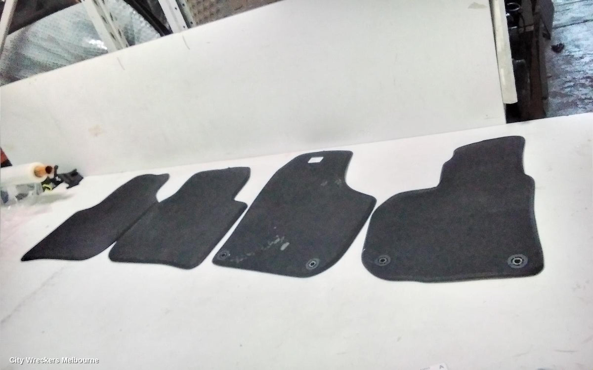 SKODA SUPERB FLOOR MATS, 3T 03/2009 - 12/2015 - Image 3