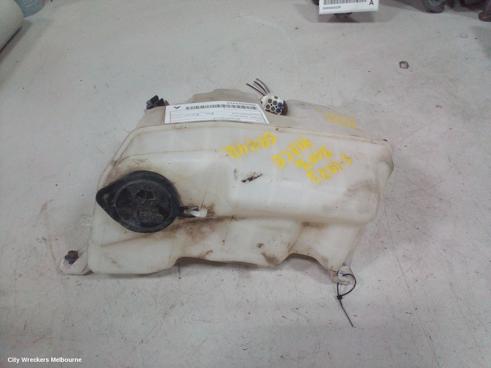 TOYOTA HIACE WASHER BOTTLE, TRH/KDH, 03/2005 - 04/2019 - Image 2