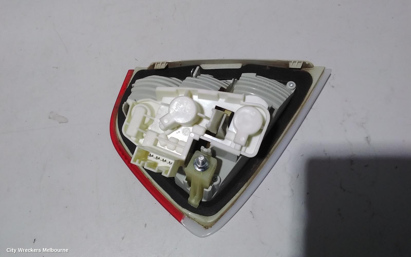 BMW 3 SERIES REAR GARNISH, BOOTLID LAMP (RH SIDE), SEDAN, E90, 03/2005 - 09/2008 - Image 3
