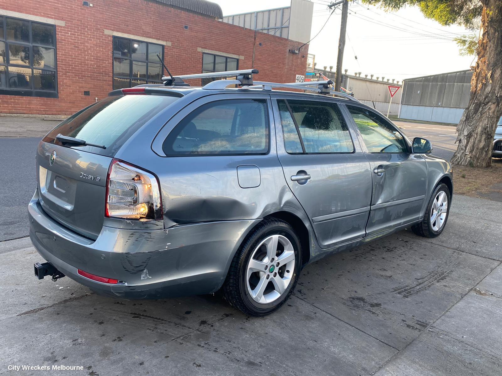 SKODA OCTAVIA LEFT FRONT DOOR, 1Z, LIFTBACK SEDAN/WAGON, 01/2004 - 10/2013 - Image 3
