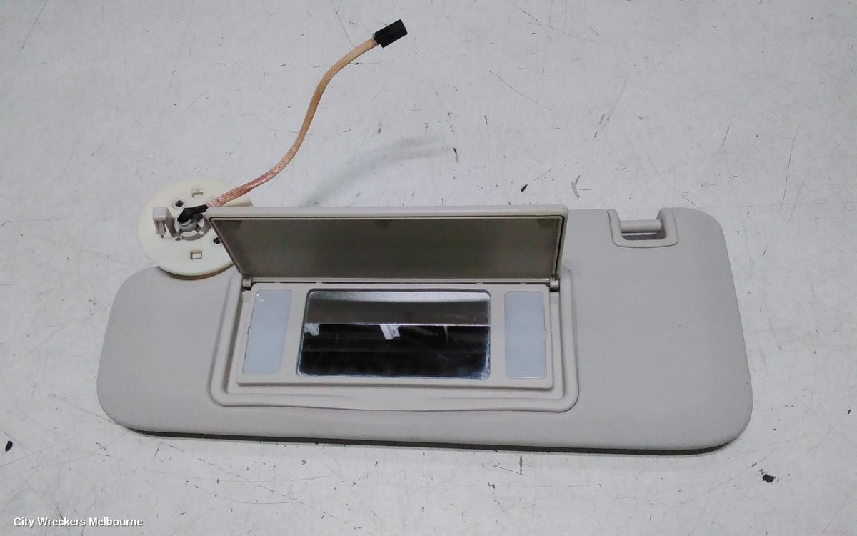 HOLDEN ASTRA SUNVISOR, BK-BL, LH SIDE, W/ LIGHT, 09/2016 - 12/2020 - Image 3