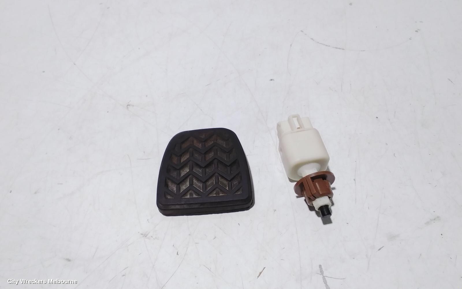 TOYOTA HIACE PEDAL ASSEMBLY, BRAKE PEDAL, TRH/KDH, 01/2005 - 12/2014 - Image 1