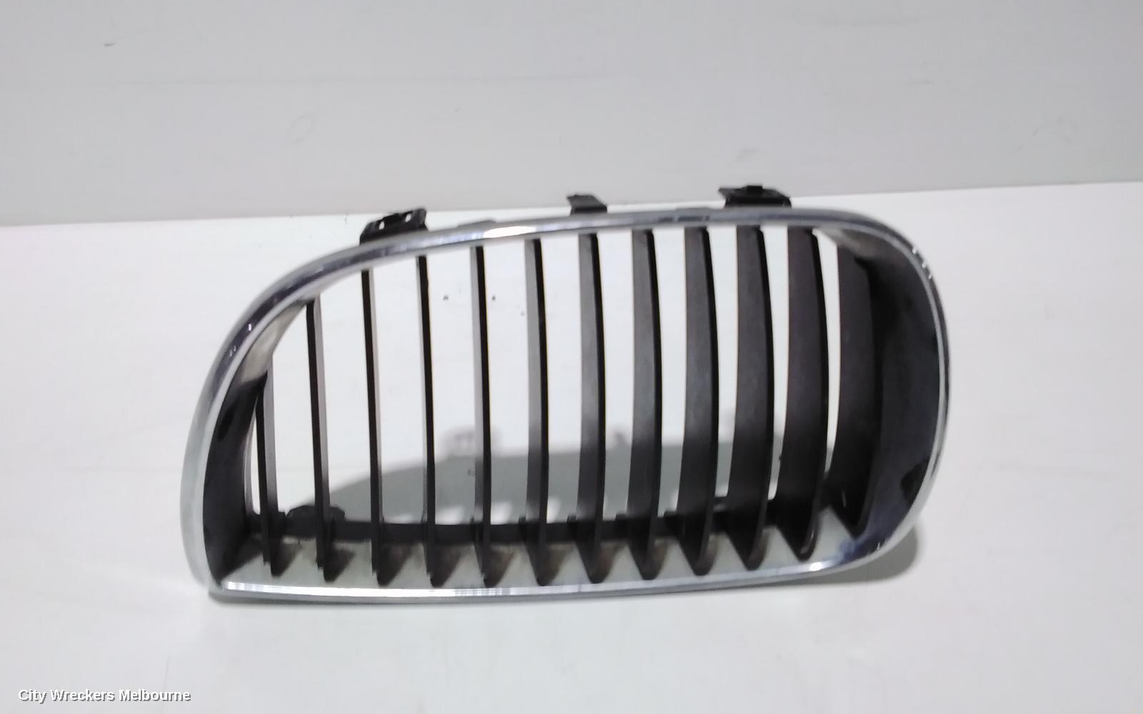 BMW 1 SERIES GRILLE, RADIATOR GRILLE (LH SIDE), E87, HATCH, CHROME, 10/2004 - 09/2011 - Image 1