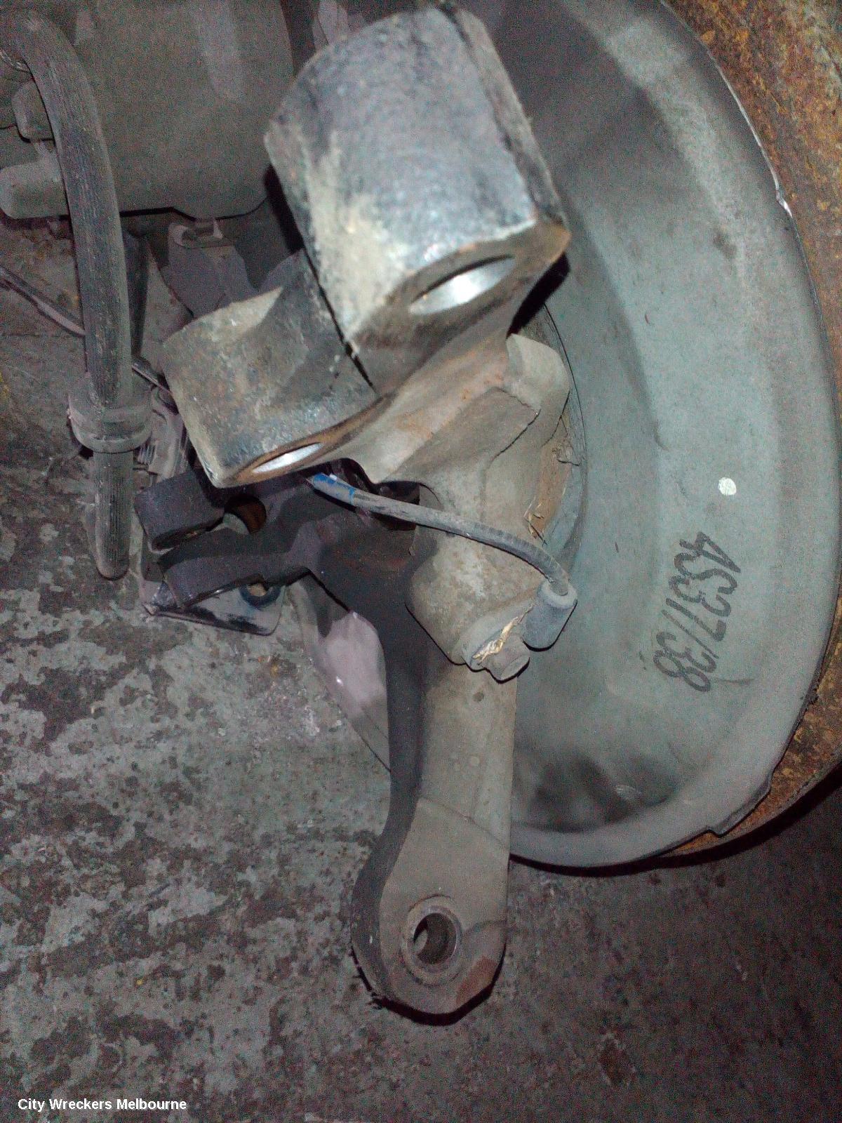 MITSUBISHI OUTLANDER RIGHT FRONT HUB ASSEMBLY, ZG-ZL, FWD/AWD, 11/2006 ONWARDS - Image 2