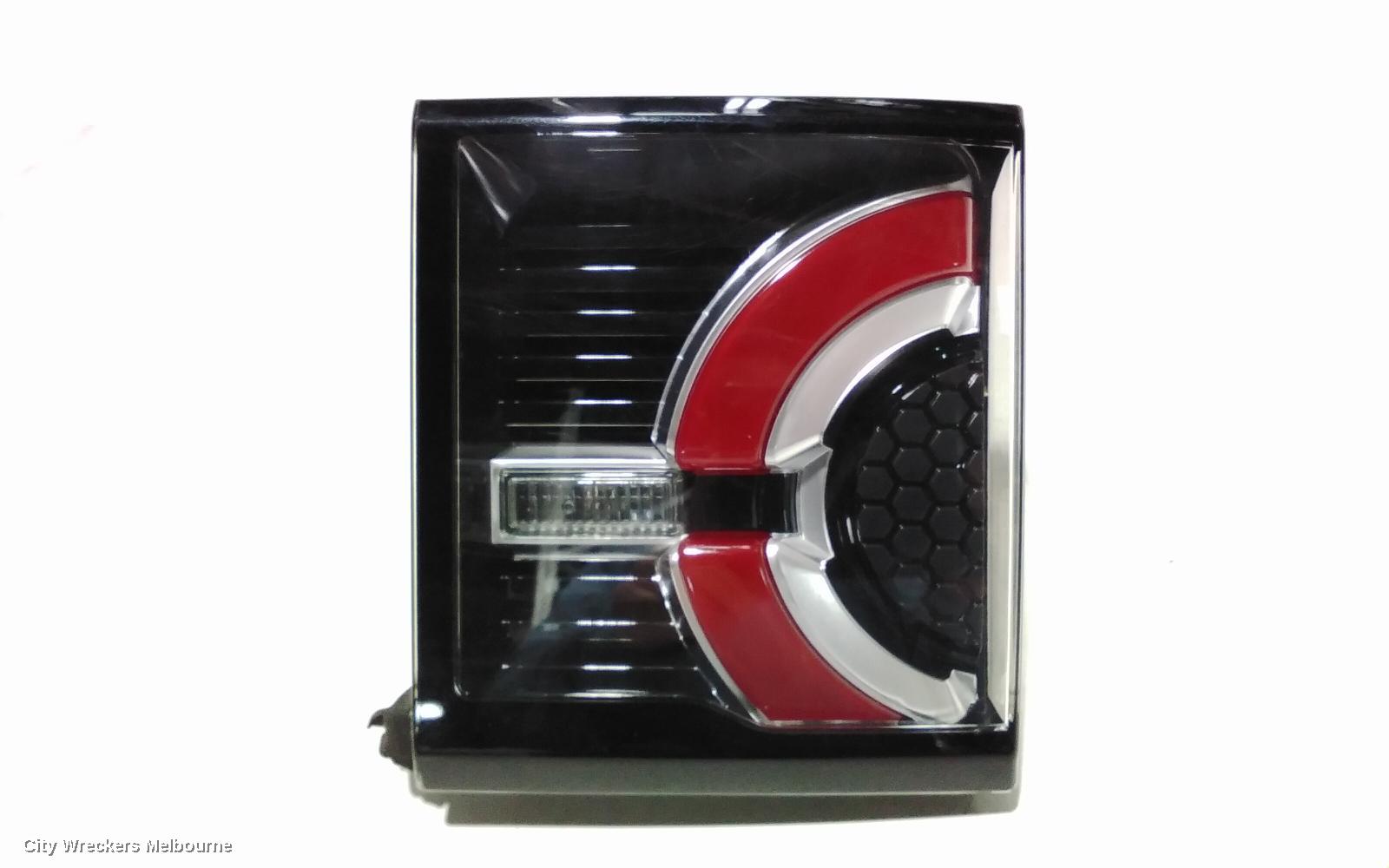 LAND ROVER DISCOVERY SPORT REAR GARNISH, TAILGATE LAMP (RH SIDE), W/ THIN RED LINE, L550, 01/2015 - 06/2019 - Image 2