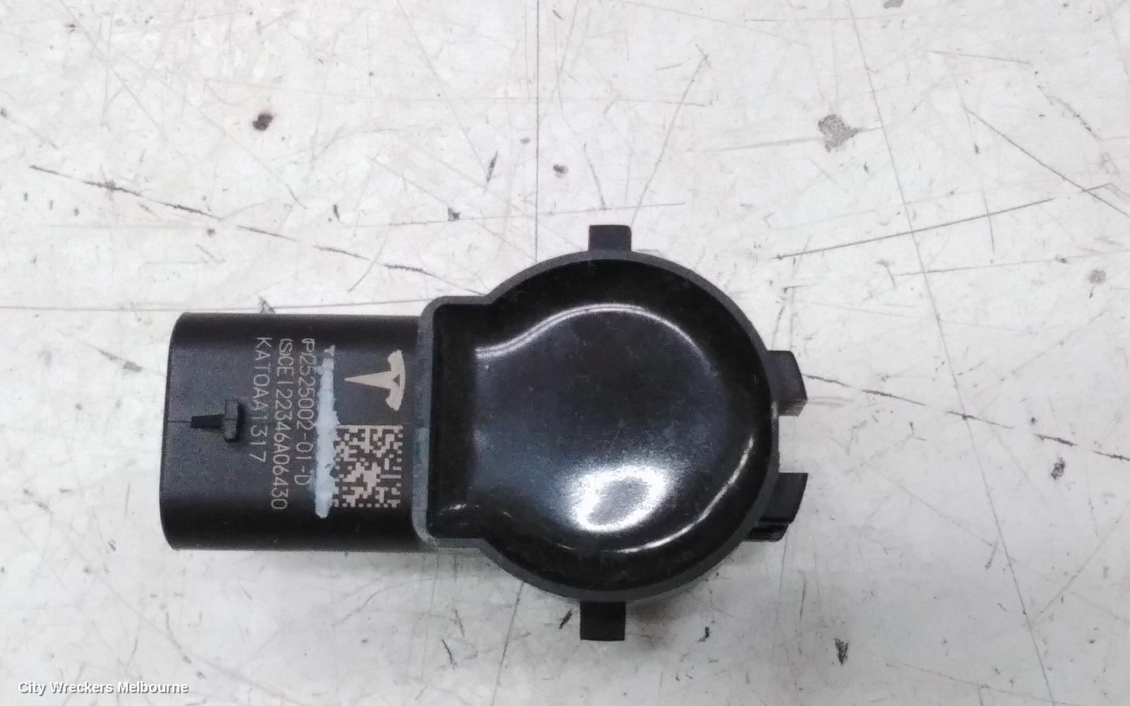 TESLA MODEL Y, 1ST GEN, 03/2022 ONWARDS, FRONT BAR CRASH SENSOR: 138234 - Image 2
