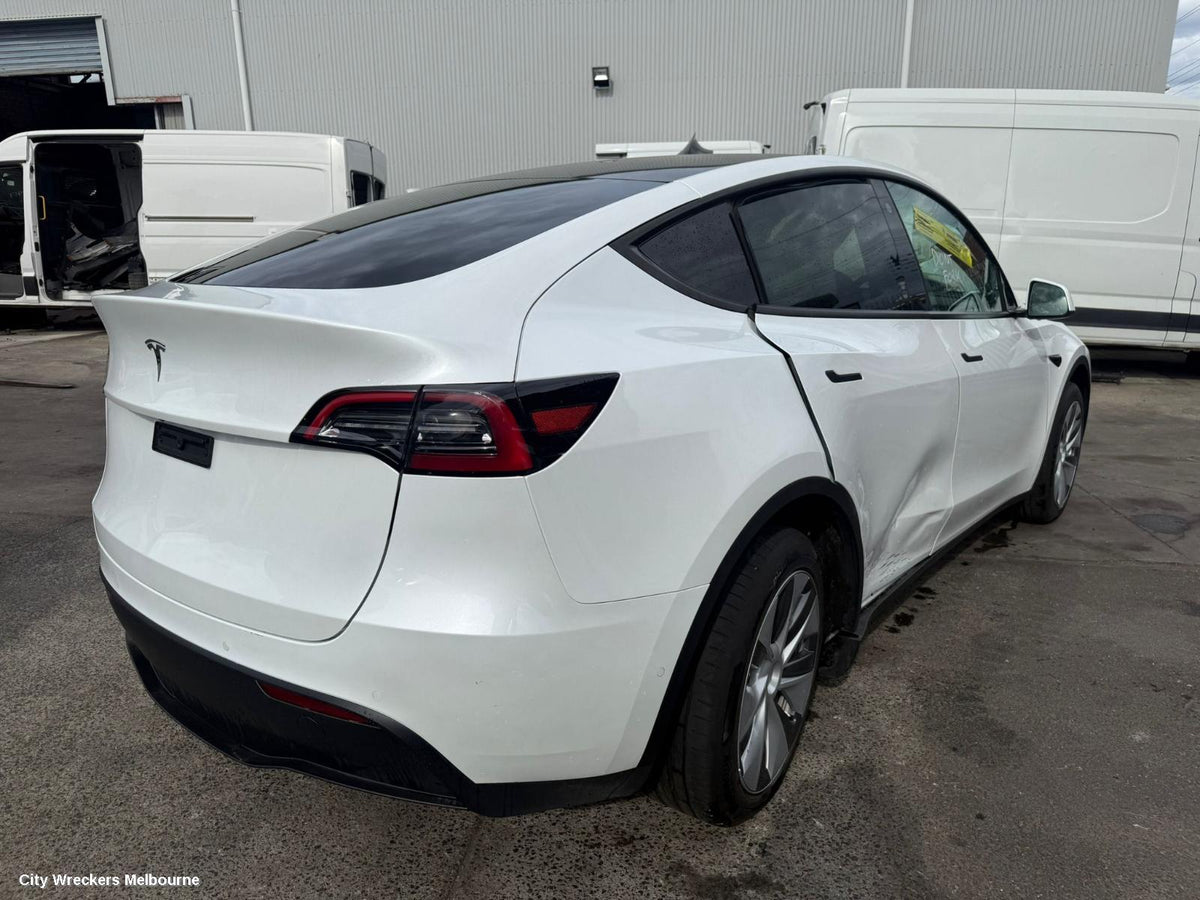 TESLA MODEL Y RIGHT FRONT DOOR WINDOW, 1ST GEN, 03/2022 - 02/2025 - Image 3