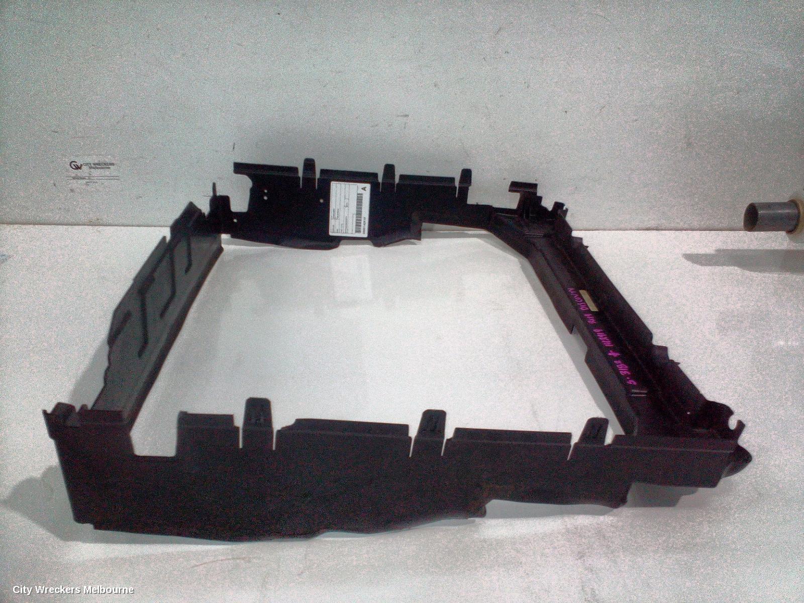 LAND ROVER DISCOVERY FAN SHROUD, L462, 12/2016 ONWARDS - Image 3