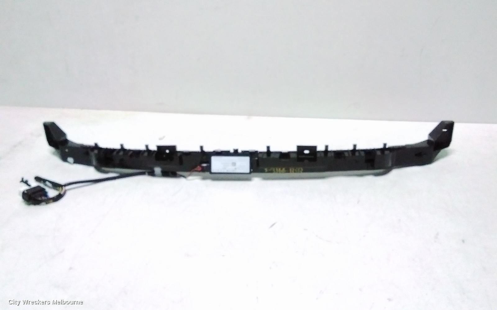 TESLA MODEL Y, 1ST GEN, 03/2022 ONWARDS, REAR BAR CENTRE BRAKET: 143630 - Image 1