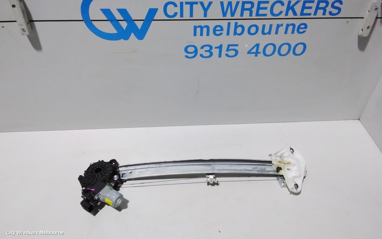 HONDA CIVIC RIGHT FRONT WINDOW REG/MOTOR, 10TH GEN, HATCH, 05/2016 - 08/2021 - Image 1