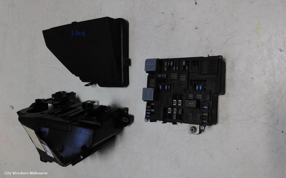 VOLVO XC90 FUSE BOX, MK2, 04/2015 ONWARDS - Image 1