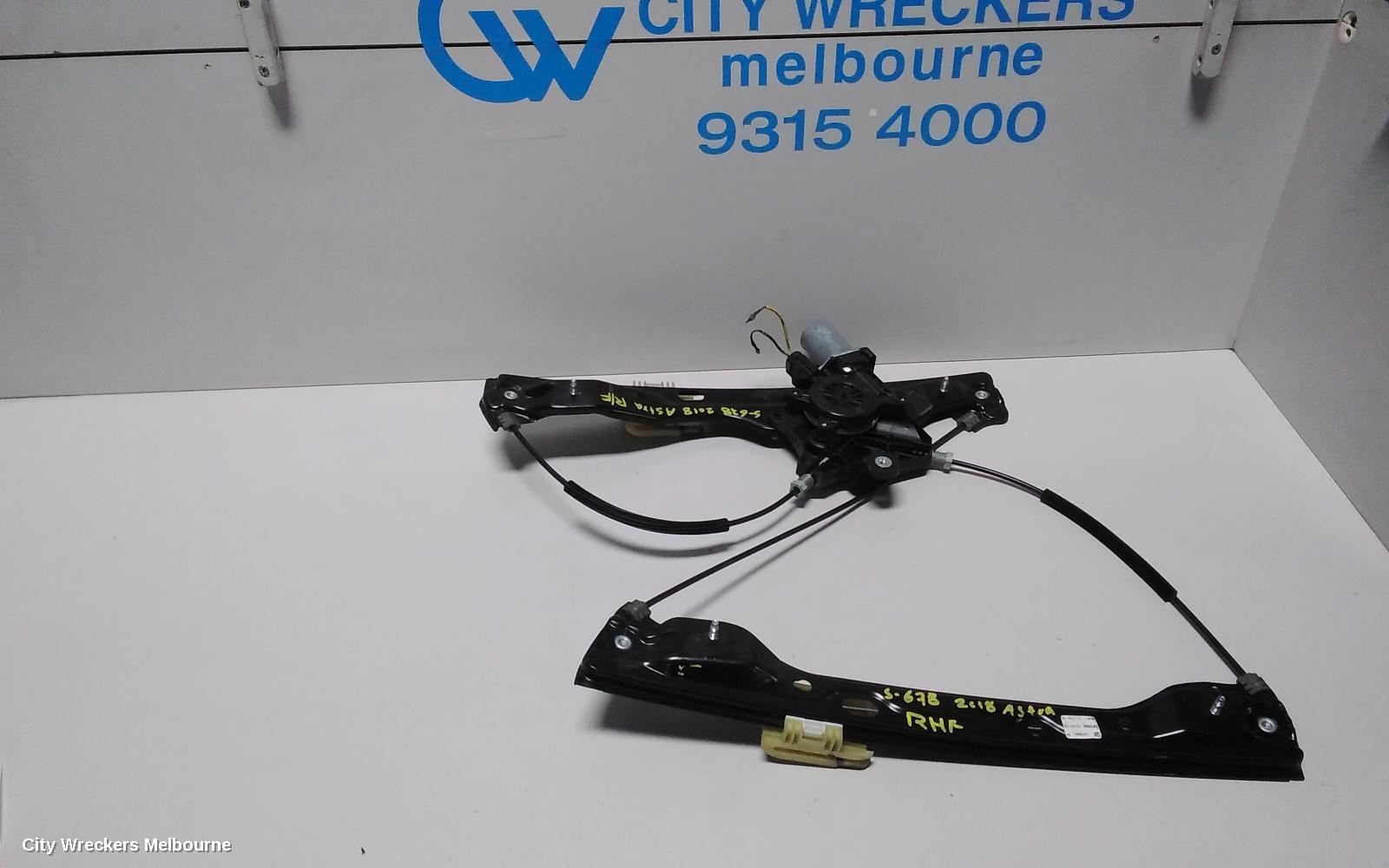 HOLDEN ASTRA RIGHT FRONT WINDOW REG/MOTOR, BK-BL, 09/2016 - 12/2020 - Image 1
