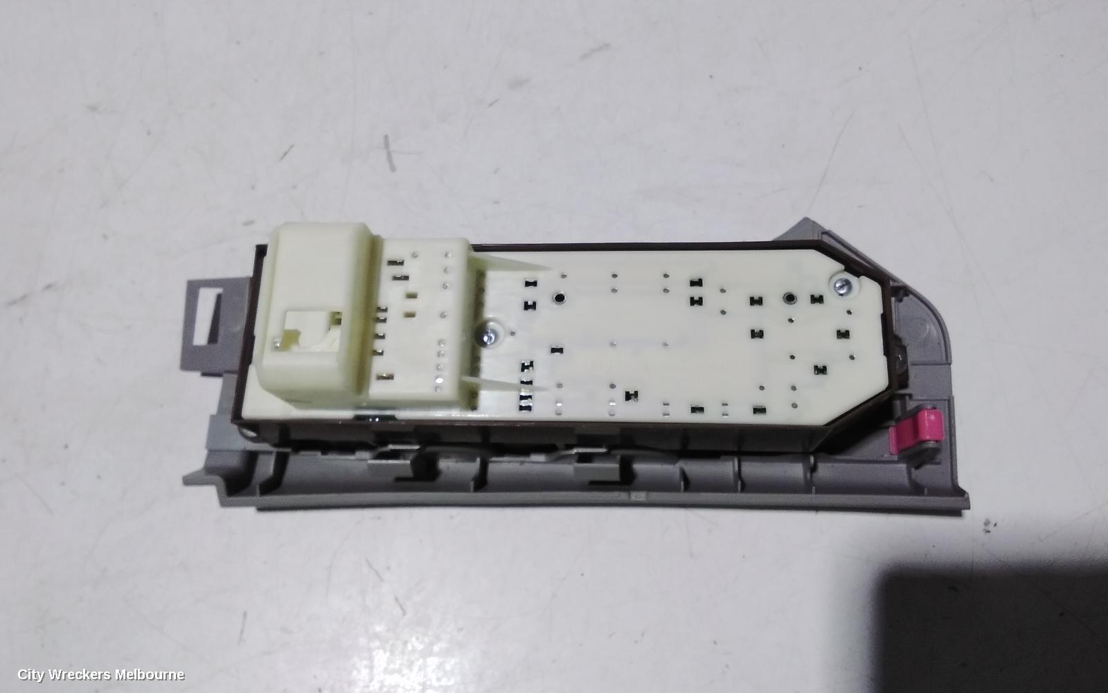 TOYOTA YARIS PWR DR WIND SWITCH, RH FRONT (MASTER SWITCH), 4 SWITCH TYPE, 5DR HATCH/SEDAN, NCP9#, 10/2005 ONWARDS - Image 3