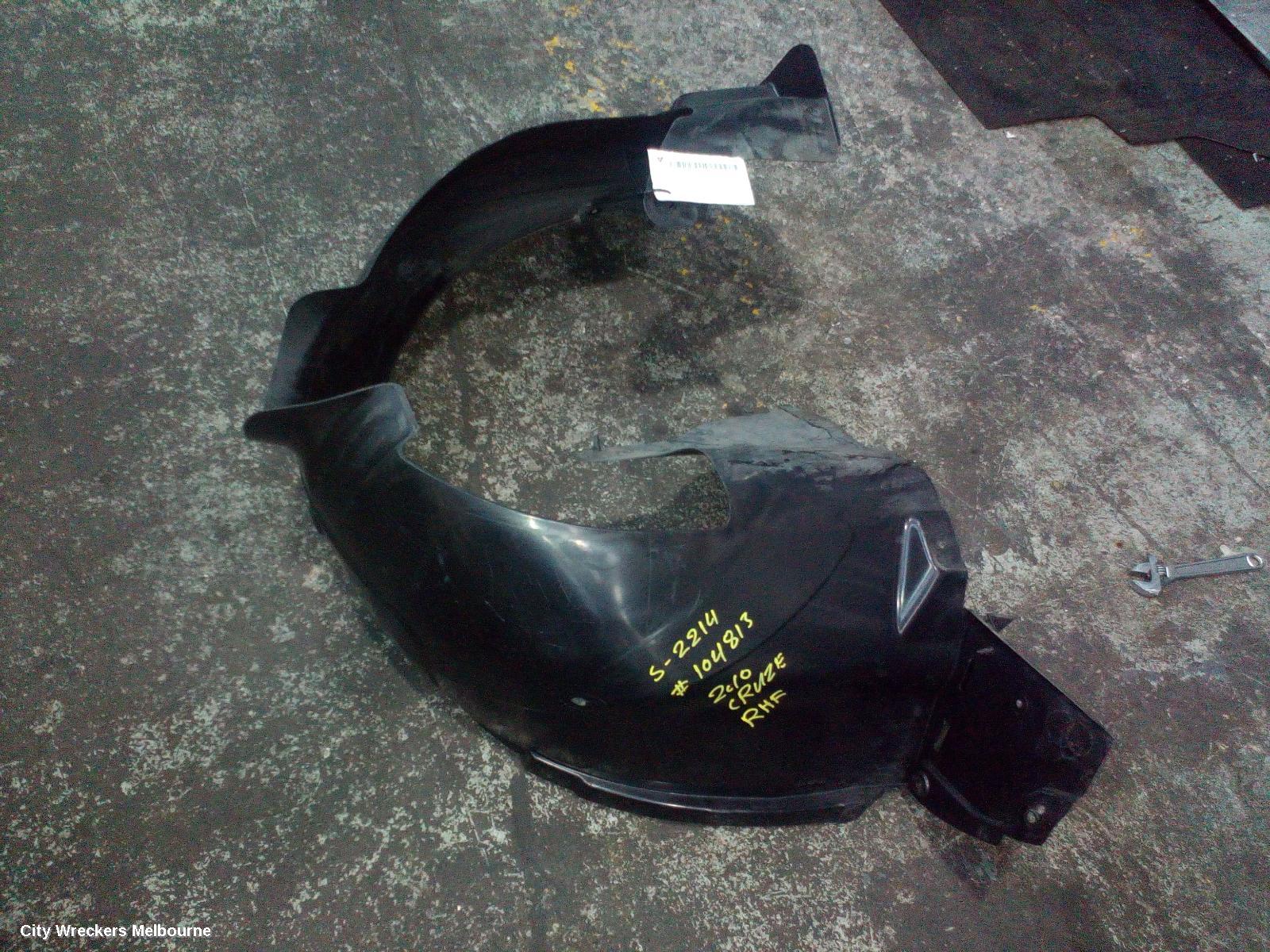 HOLDEN CRUZE RIGHT GUARD LINER, FRONT, JG, 03/2009 - 02/2011 - Image 3