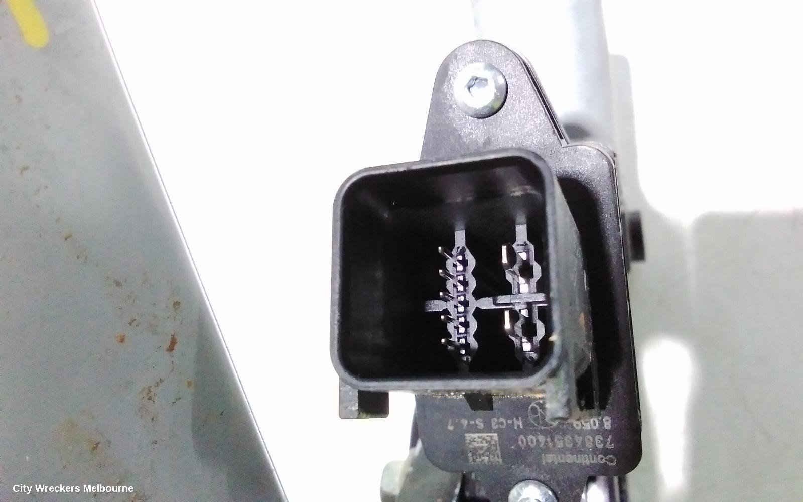 HOLDEN EQUINOX RIGHT FRONT WINDOW REG/MOTOR, EQ, 09/2017 - 12/2020 - Image 3