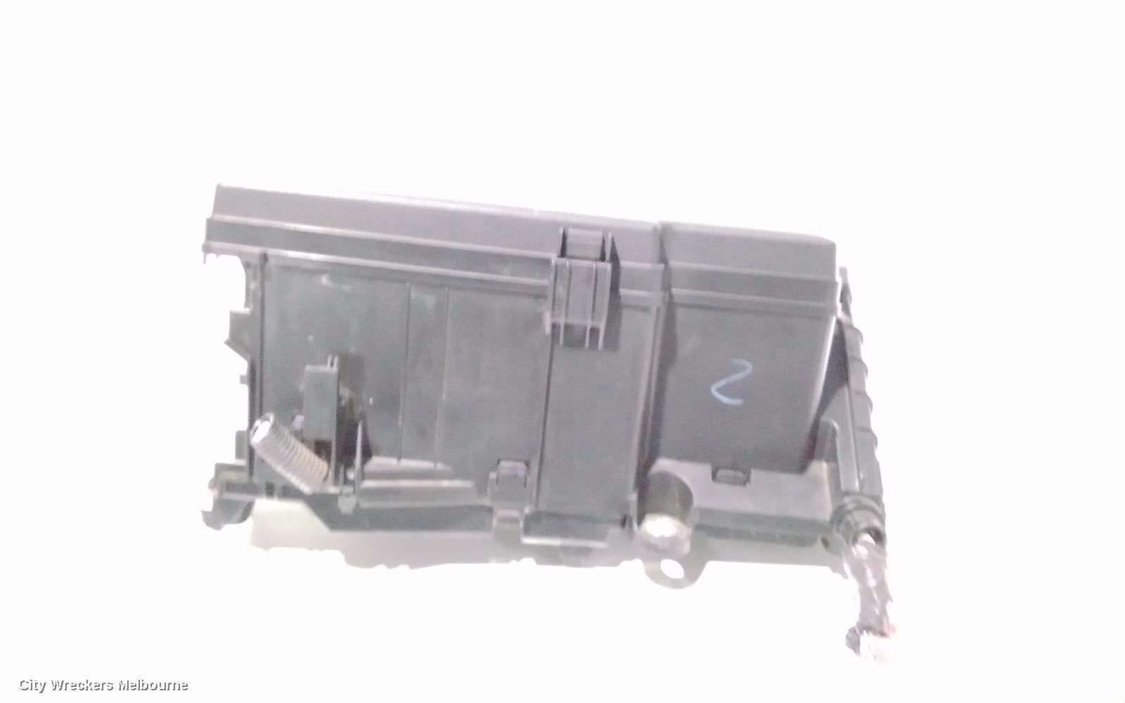 TOYOTA HILUX FUSE BOX, ENGINE BAY, PETROL, 09/2015 ONWARDS - Image 2