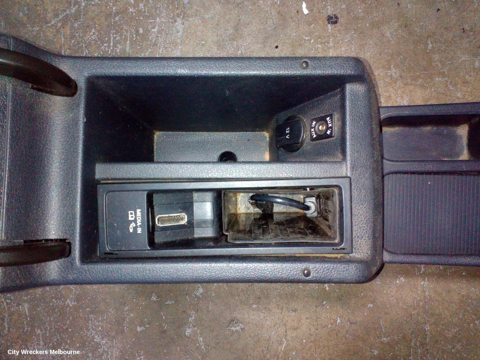 VOLKSWAGEN TIGUAN CONSOLE, 5N, BLACK, CONSOLE LID ONLY, LEATHER, 05/2008 - 08/2016 - Image 2