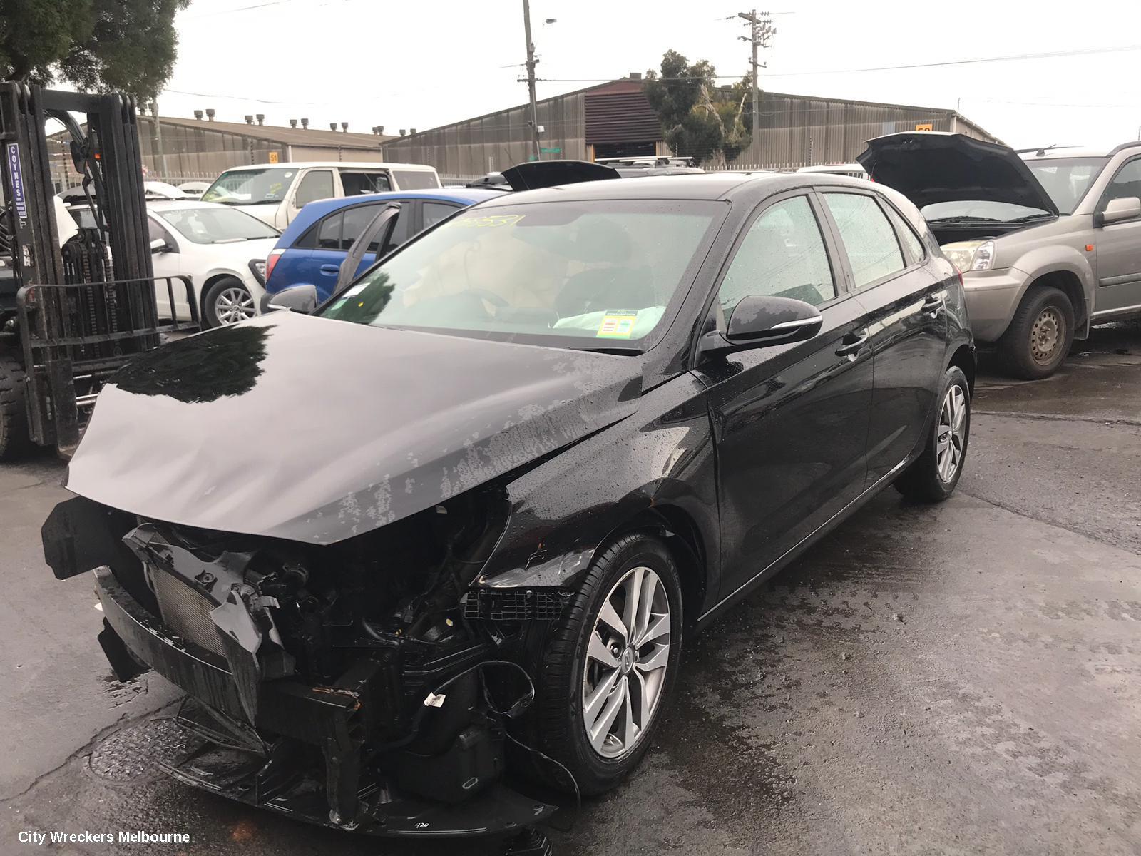HYUNDAI I30 RIGHT FRONT DOOR WINDOW, PD, HATCH, 03/2017 ONWARDS - Image 3