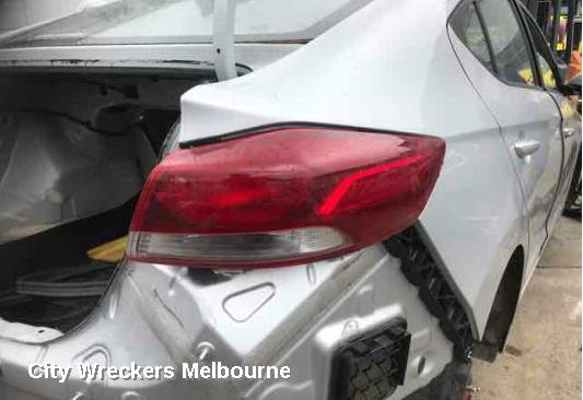 HYUNDAI ELANTRA LEFT GUARD, AD, W/ INDICATOR TYPE, 12/2015 - 09/2018 - Image 3