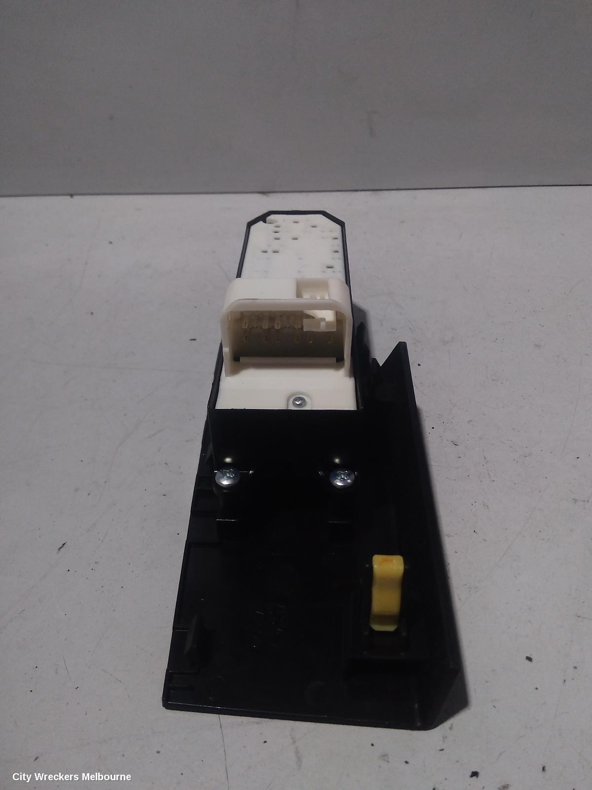 TOYOTA COROLLA PWR DR WIND SWITCH, RH FRONT (MASTER SWITCH), ZRE182R, HATCH, STANDARD, 10/2012 - 03/2015 - Image 3