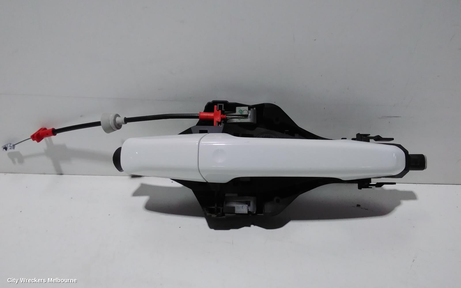 LAND ROVER DISCOVERY SPORT DOOR HANDLE, RH REAR, OUTER, COLOUR CODED, NON CHROME INSERT TYPE, L550, 01/2015 - 06/2019 - Image 2