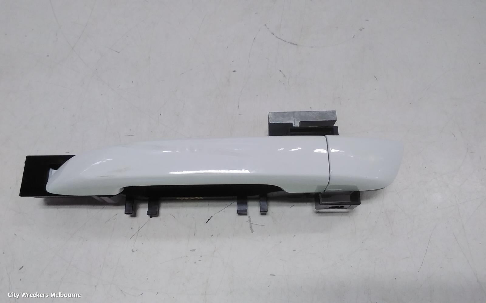 ISUZU MU-X DOOR HANDLE, 2ND GEN, LH REAR, OUTER, COLOUR CODED, KEYLESS, 03/2021 ONWARDS - Image 3