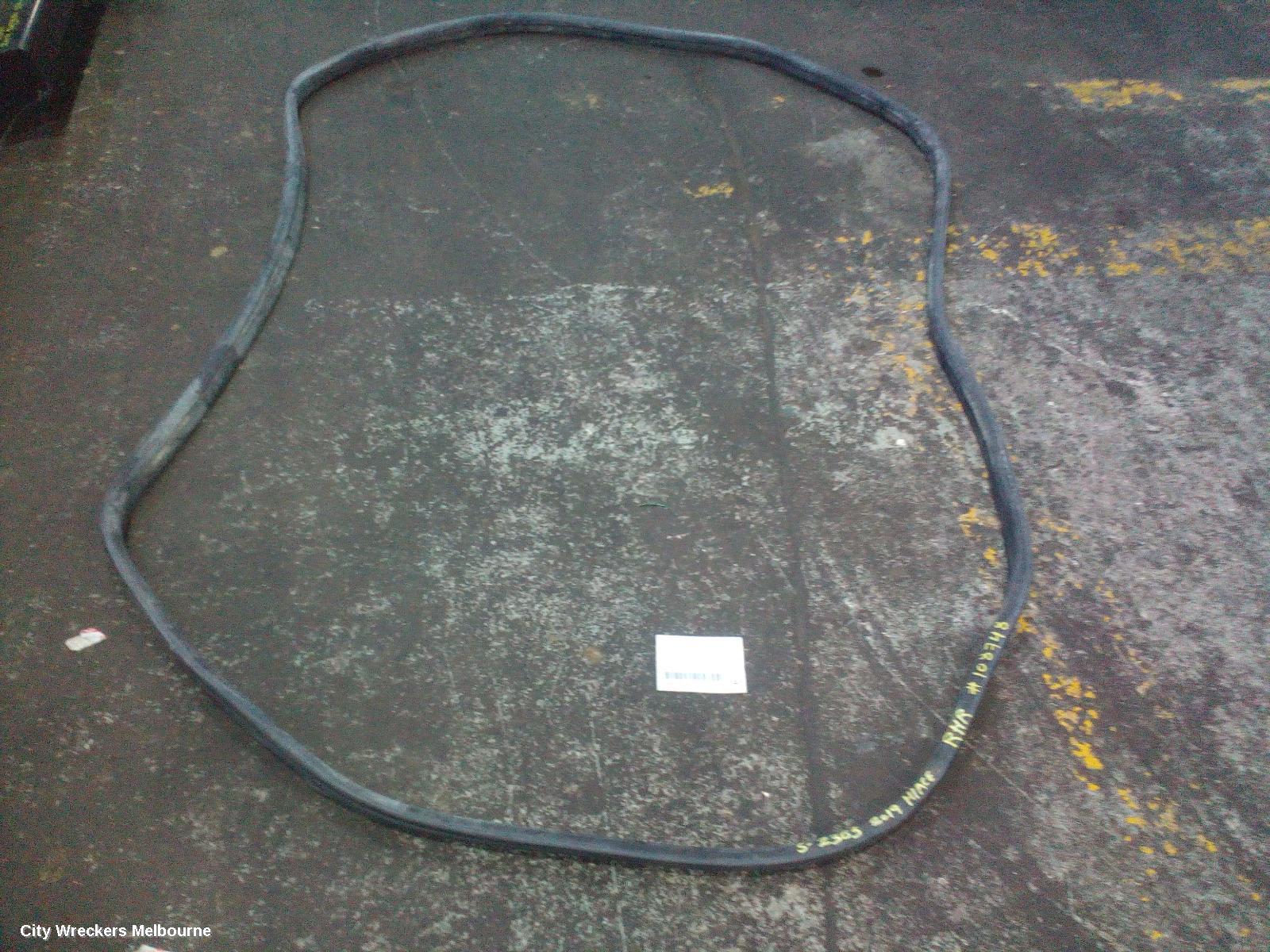 TOYOTA HIACE SEAL, RHR SLIDIND DOOR SEAL RUBBER: 108748, RH REAR RUBBER SEAL, 300 SERIES, 02/2019 ONWARDS - Image 2