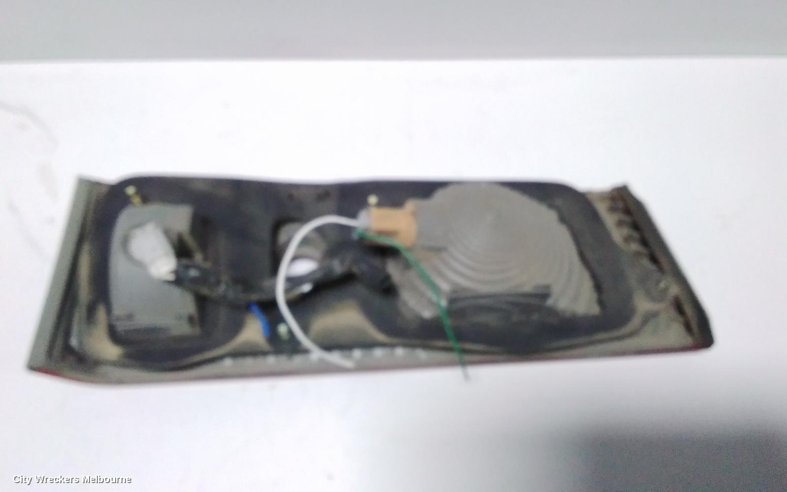 TOYOTA CAMRY REAR GARNISH, BOOTLID LAMP, RH SIDE, SK20, 09/2000 - 08/2002 - Image 3