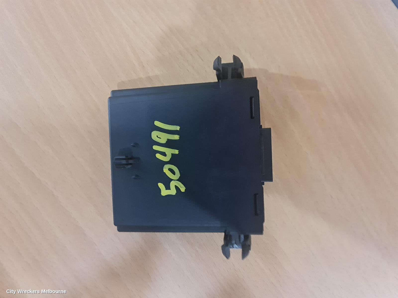 VOLKSWAGEN GOLF, GEN 6, 10/2008 - 12/2015, GATEWAY MODULE 1K0 907 530 AA: 82692 - Image 2