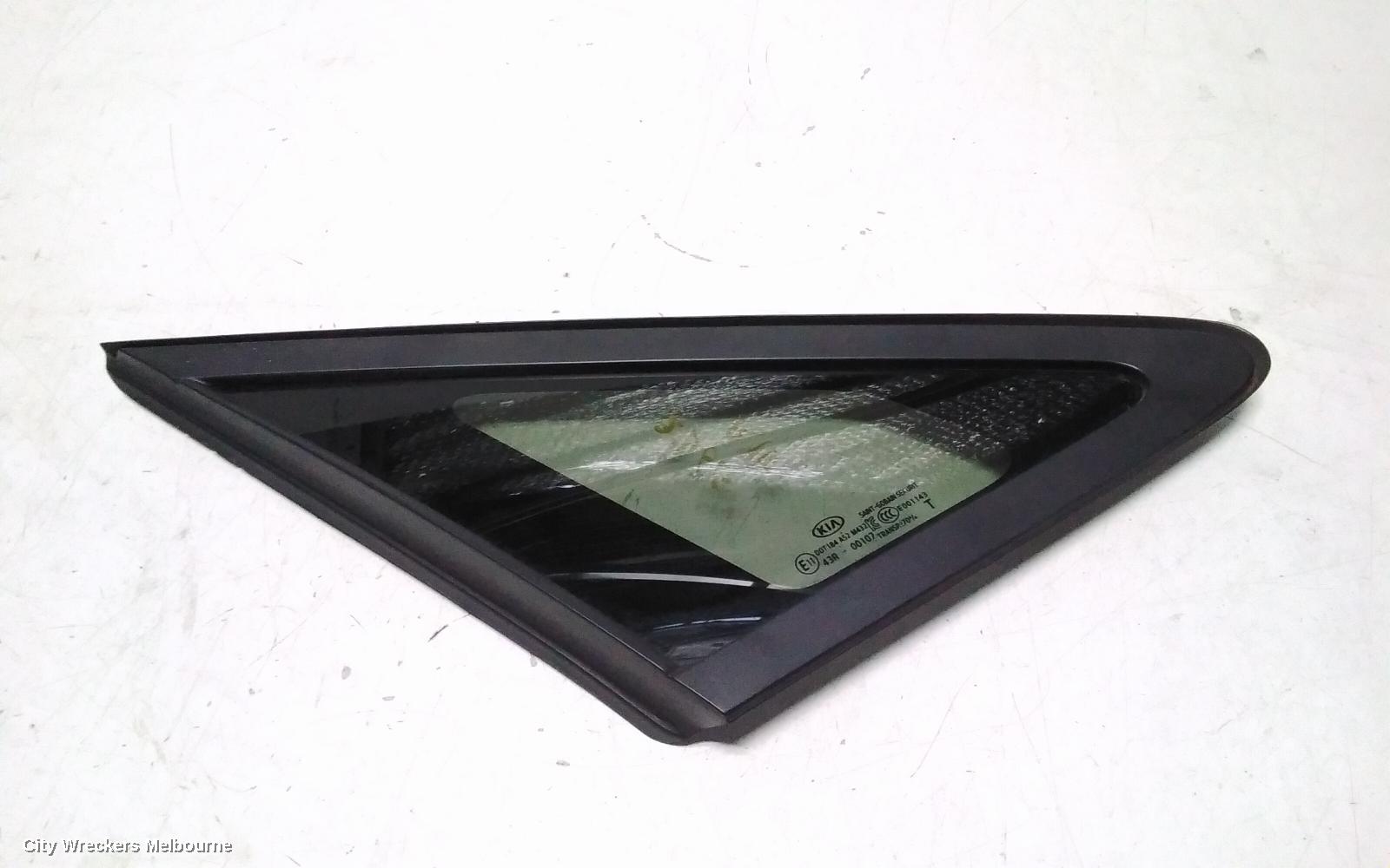 KIA CARNIVAL/GRAND CARNIVAL RIGHT FRONT 1/4 DOOR GLASS, IN BODY, YP, 02/2015 - 10/2020 - Image 1