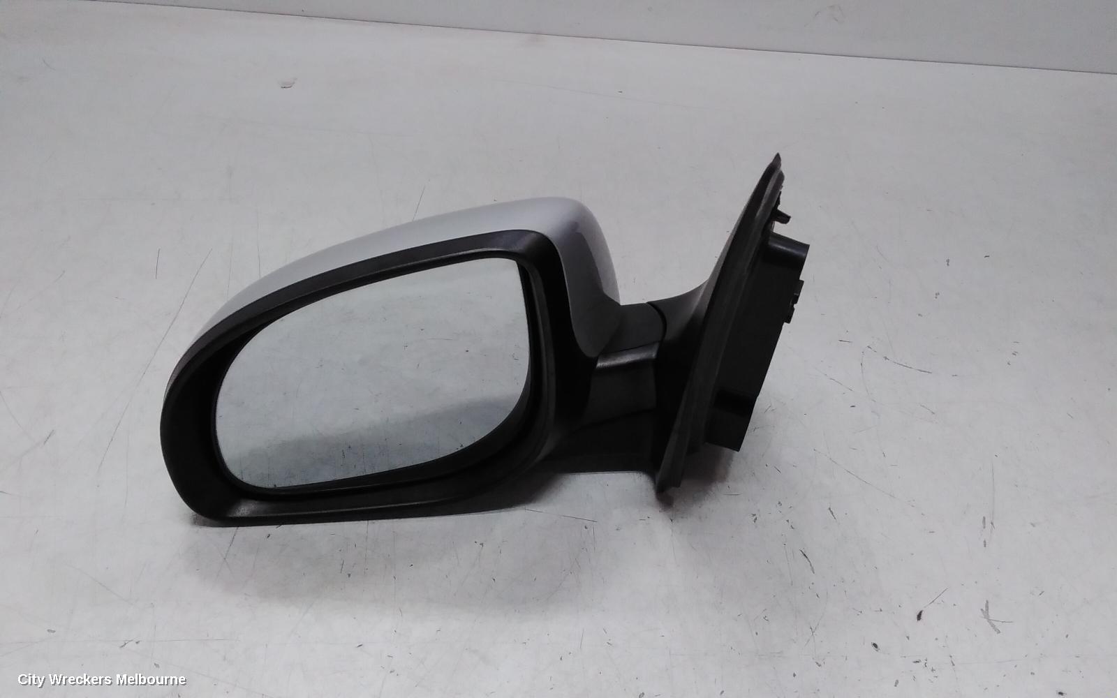 HYUNDAI I20 LEFT DOOR MIRROR, PB, MANUAL FOLDING, W/ FLASHER TYPE, 03/2012 - 12/2015 - Image 1