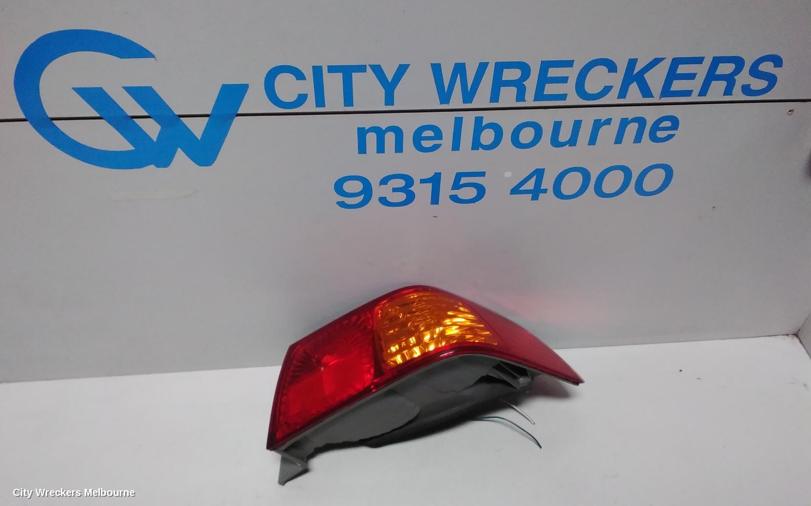 TOYOTA CAMRY RIGHT TAILLIGHT, SK20, SEDAN, 10/2000 - 08/2002 - Image 2