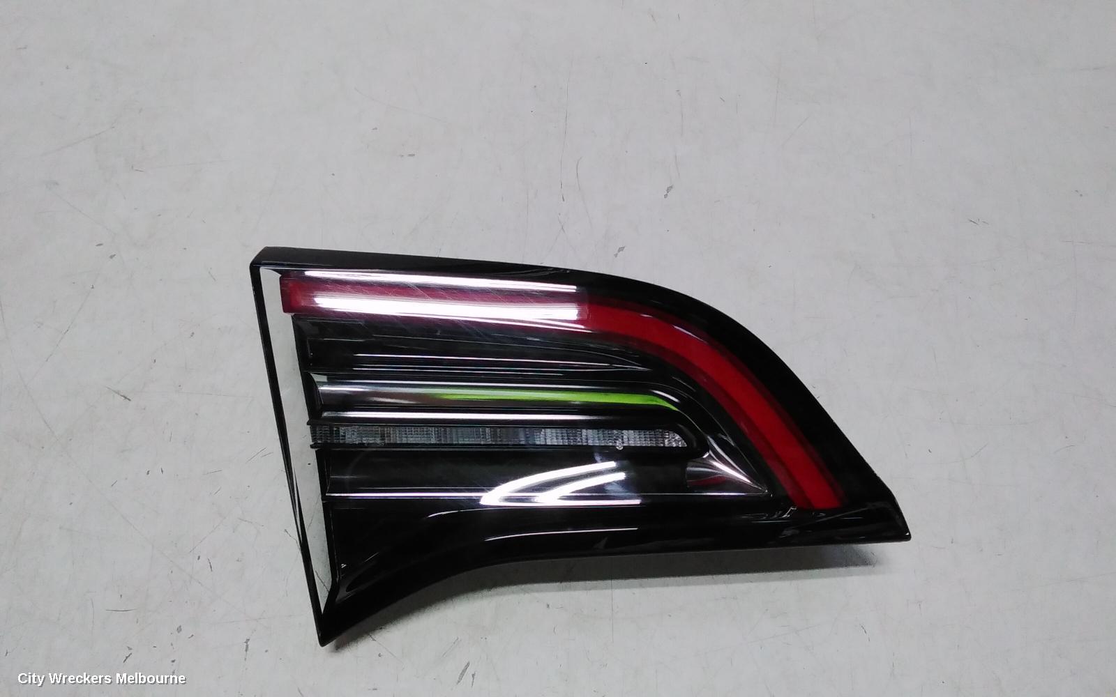 TESLA MODEL Y REAR GARNISH, 1ST GEN, TAILGATE LAMP (LH SIDE), 03/2022 ONWARDS - Image 1