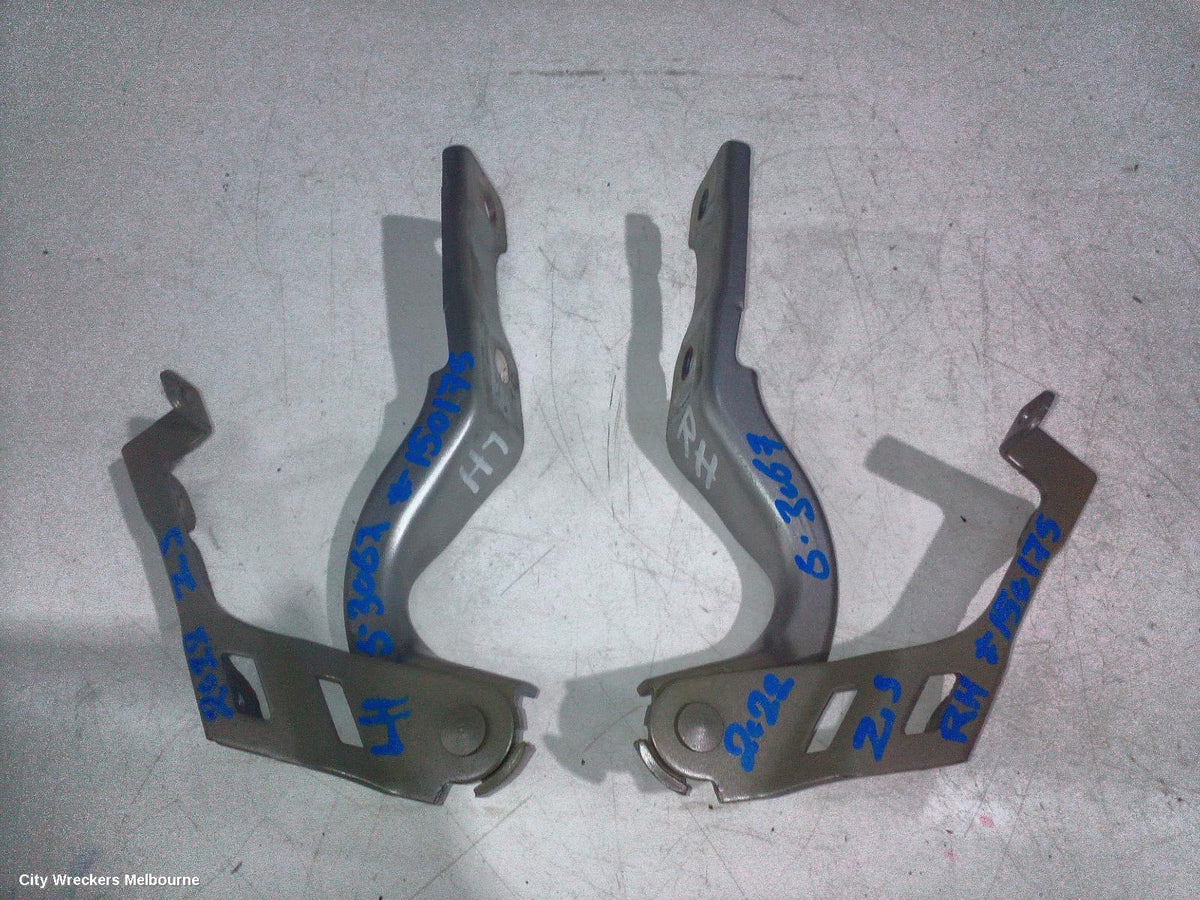 MG ZS BONNET HINGE/STRUT, AZS1, HINGE (PAIR), 09/2017 - 06/2025 - Image 1