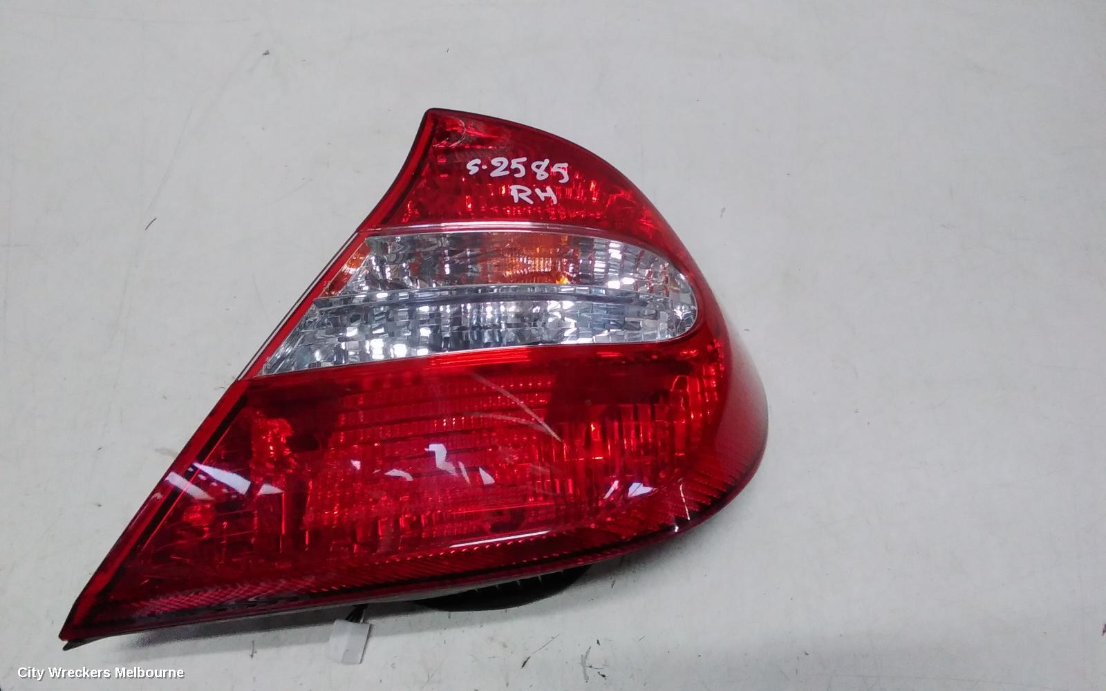 TOYOTA CAMRY RIGHT TAILLIGHT, SK36, REVERSE LAMP IN CENTRE, 08/2002 - 09/2004 - Image 1