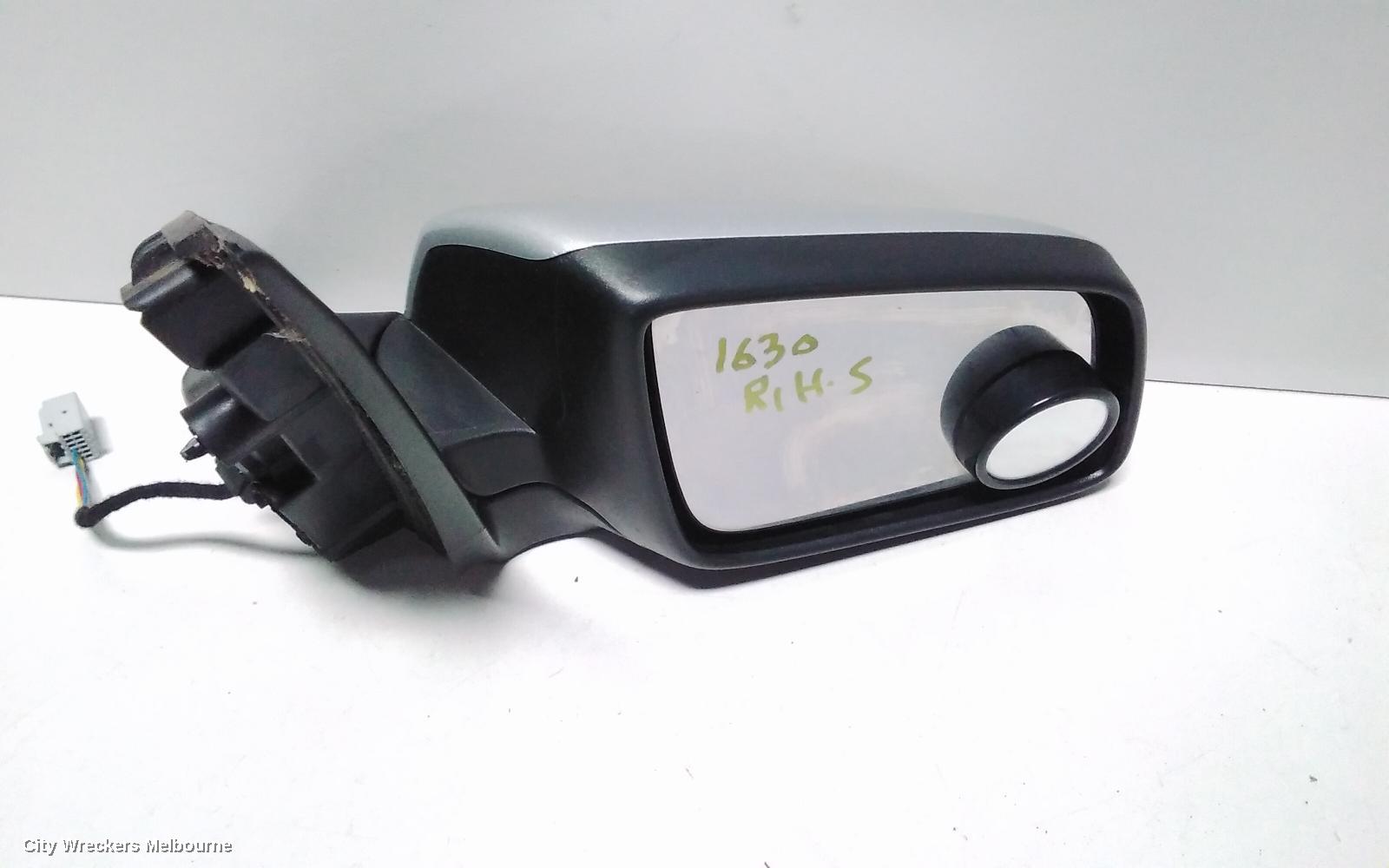 HOLDEN COMMODORE RIGHT DOOR MIRROR, VF, COLOUR CODED/BLACK, NON BLINDSPOT TYPE, 05/2013 - 12/2017 - Image 2