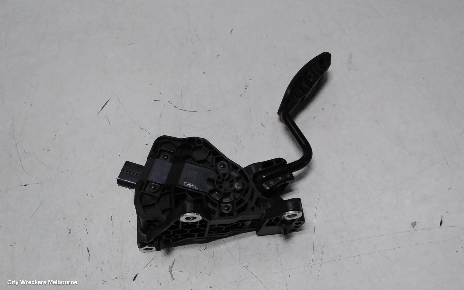 TOYOTA HIACE PEDAL ASSEMBLY, 300 SERIES, ACCELERATOR PEDAL, 02/2019 ONWARDS - Image 3