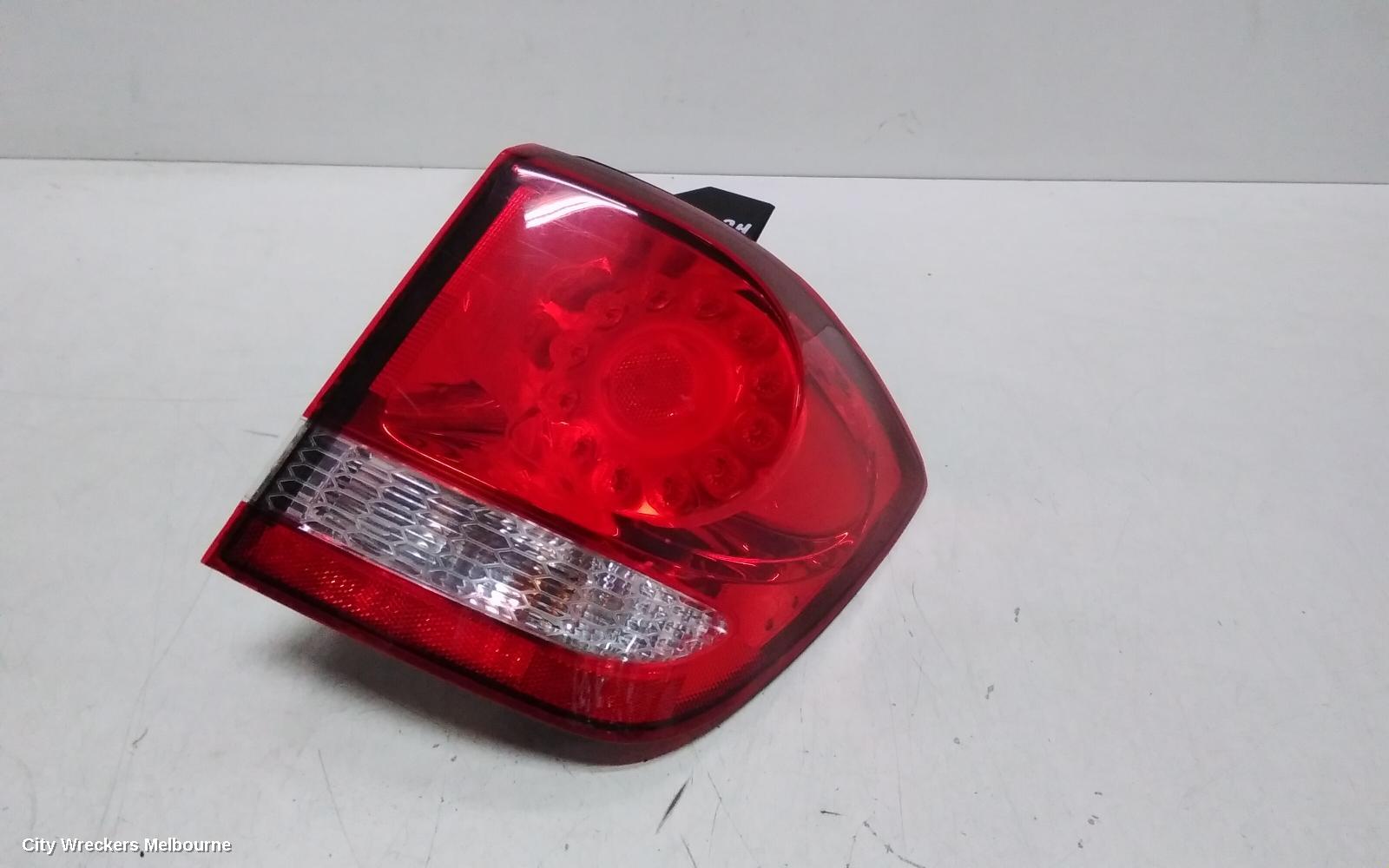 FIAT FREEMONT RIGHT TAILLIGHT, JF, CROSSROAD TYPE, 04/2013 - 01/2017 - Image 1