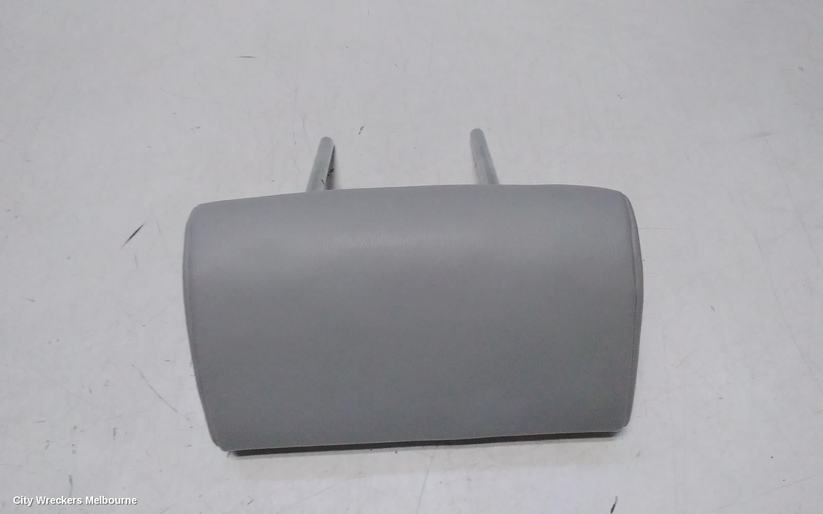 MITSUBISHI OUTLANDER HEADREST, CENTRE REAR 2ND ROW, LEATHER, LIGHT GREY, ZM, 08/2021 ONWARDS - Image 2