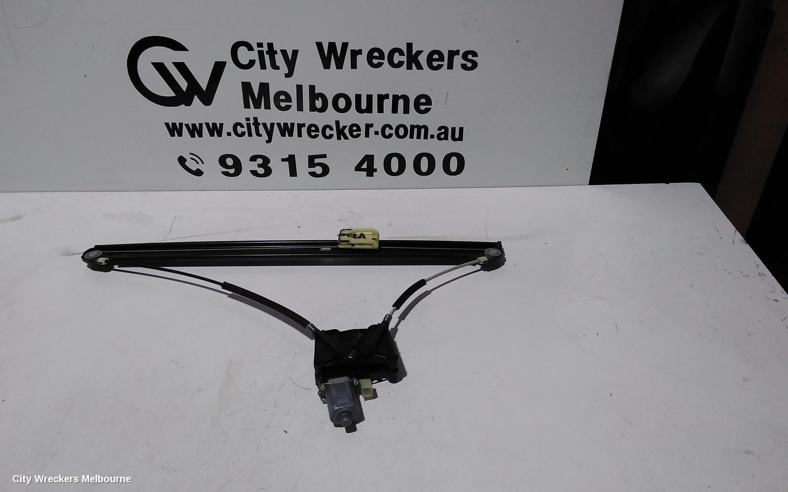 VOLKSWAGEN CRAFTER LEFT FRONT WINDOW REG/MOTOR, SY1, 08/2017 ONWARDS - Image 3