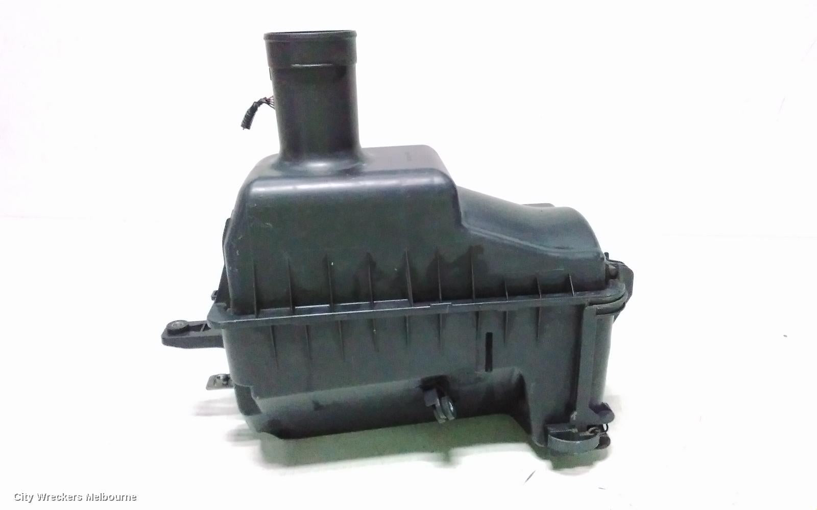 TOYOTA HIACE AIR CLEANER/BOX, AIR CLEANER, KDH, 3.0, 1KD-FTV, DIESEL, SQUARE BOX, RECTANGULAR AIRFLOW METER HOLE, 09/2006 - 04/2019 - Image 1