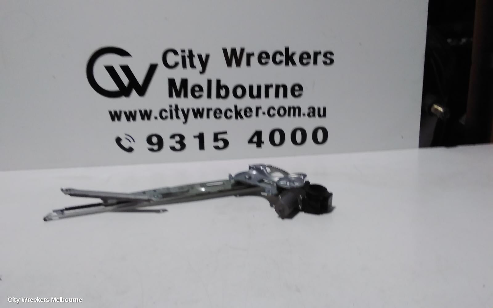 TOYOTA PRIUS RIGHT FRONT WINDOW REG/MOTOR, ZVW40R, PRIUS V, 05/2012 - 03/2021 - Image 2