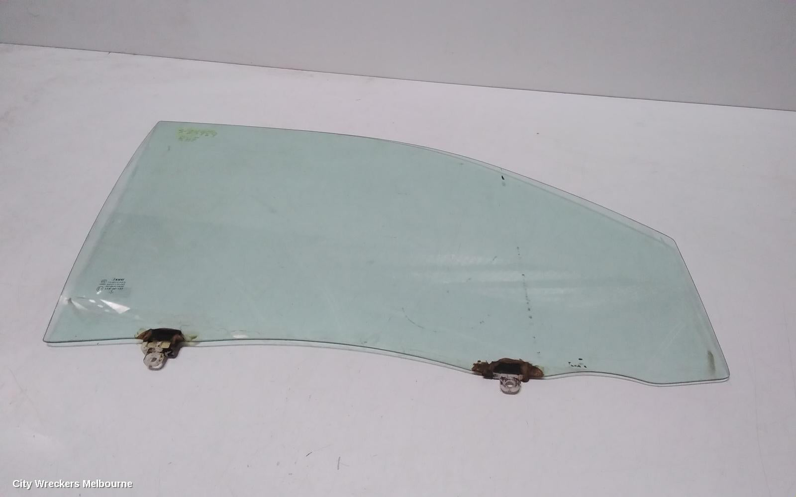 TOYOTA HILUX RIGHT FRONT DOOR WINDOW, DUAL CAB, 03/2005 - 08/2015 - Image 1