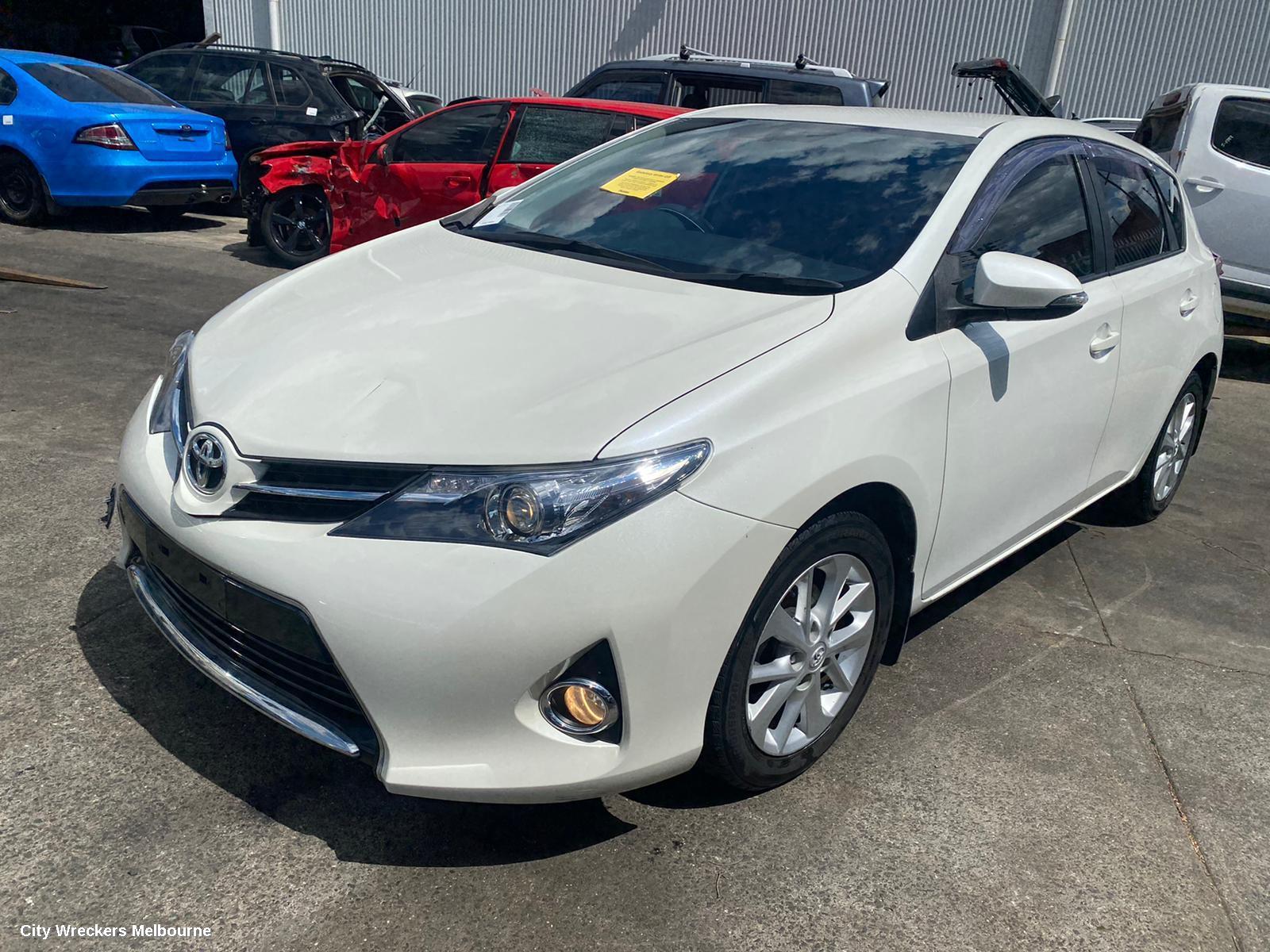 TOYOTA COROLLA REAR GARNISH, TAILGATE LAMP (LH SIDE), ZRE182R, HATCH, 10/2012 - 03/2015 - Image 3