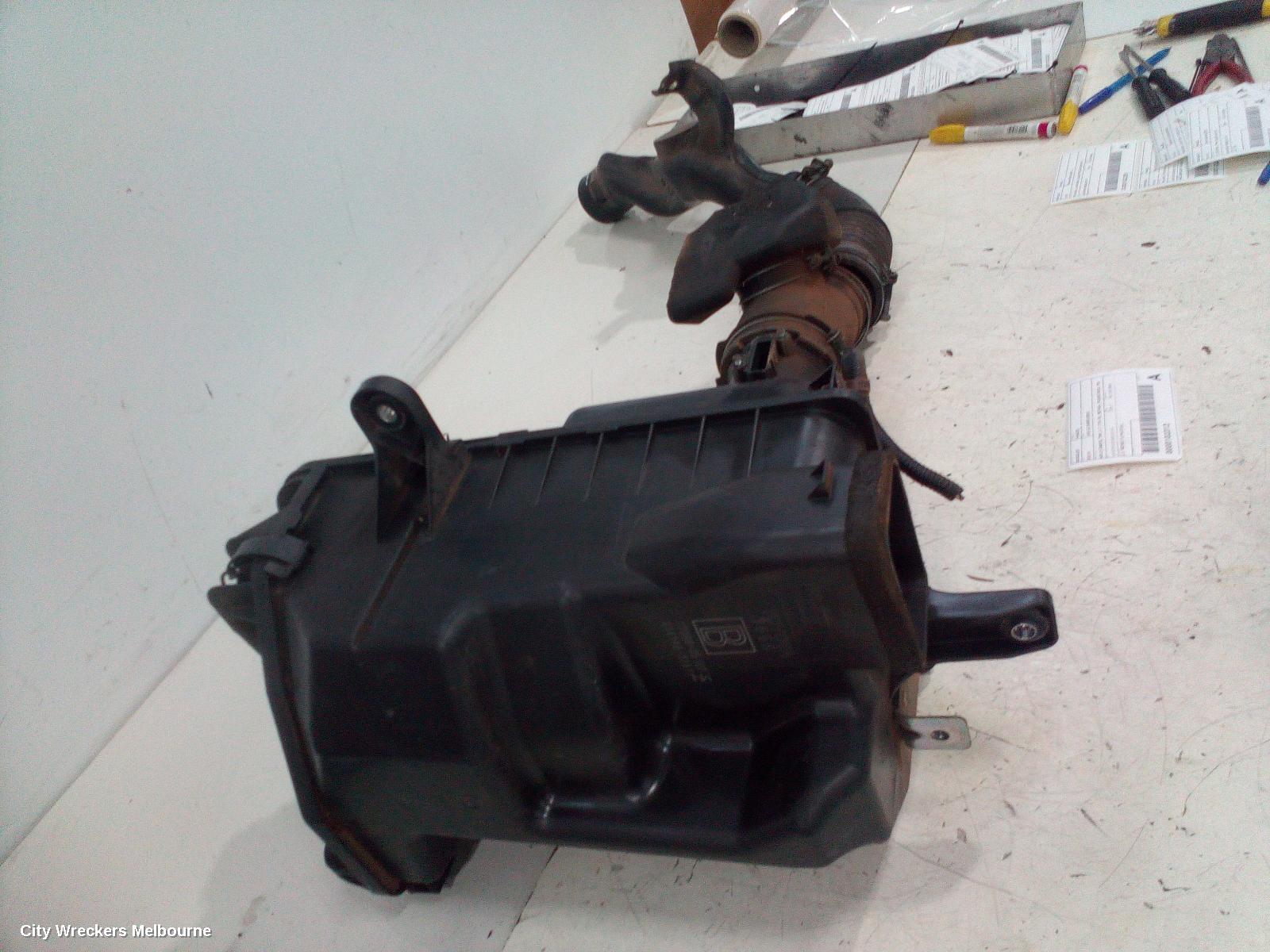 TOYOTA HIACE AIR CLEANER/BOX, AIR CLEANER, TRH, 2.7, 2TR-FE, PETROL, ROUND BOX, LPG CONVERSION TYPE, 03/2005 - 01/2015 - Image 3