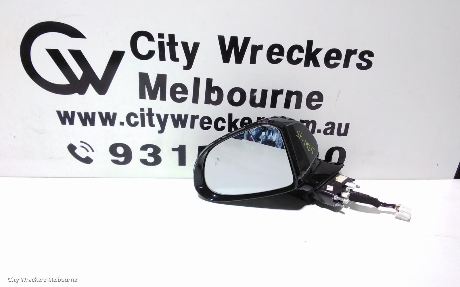 HYUNDAI SANTA FE LEFT DOOR MIRROR, TM, ACTIVE, MANUAL TYPE, 03/2018 - 09/2020 - Image 1